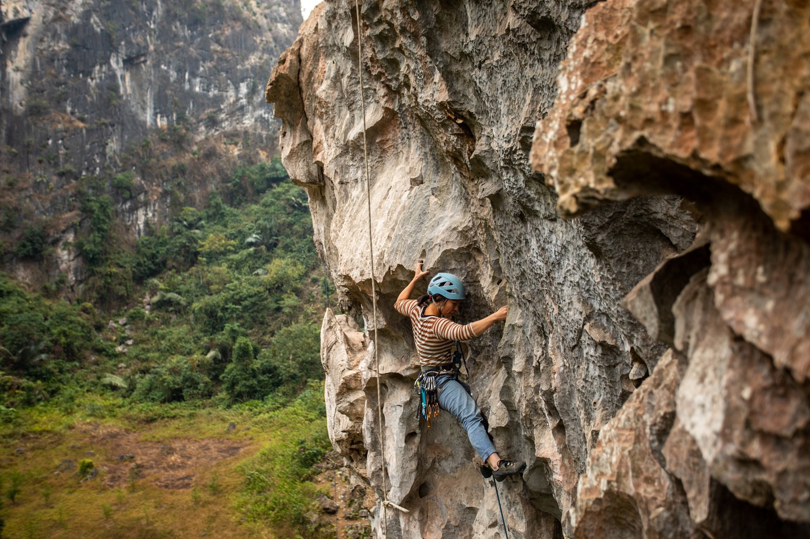 First ascent of "Mr. Shepherd" 6c at Thánh Gióng © Ian Rock