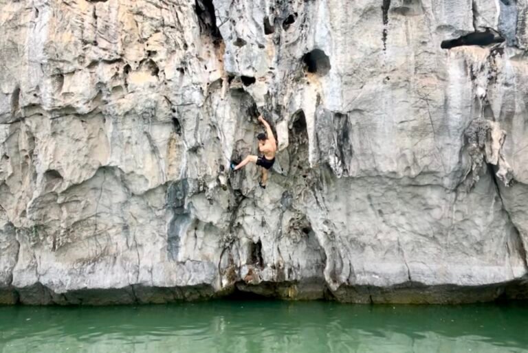 Deep Water Solo Tung Thit